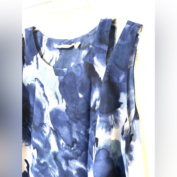 Soft Surroundings Medium Watercolor Blue White Tulip hem tank top shirt tunic - Picture 2 of 15